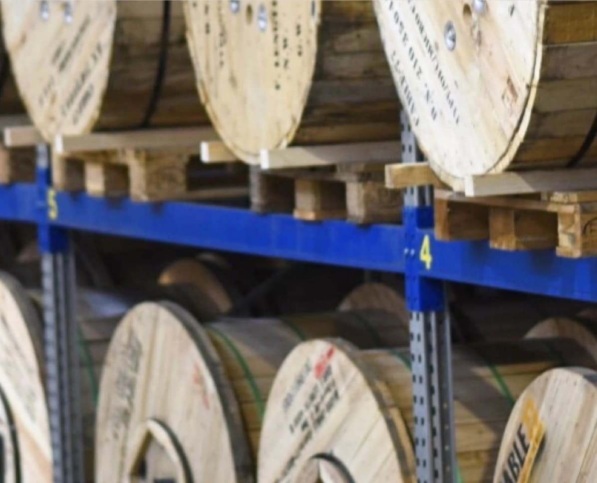 Kabeltrommeln im Lager eines führenden Glasfaser Unternehmens in Deutschland