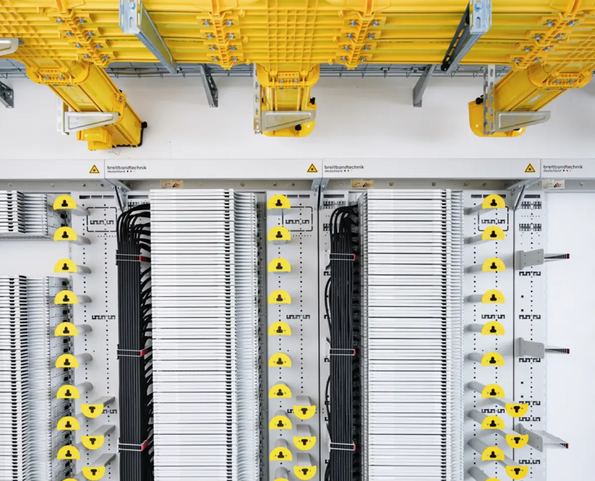 Modulares Glasfaser-Verteilsystem mit Kabelmanagement von Breitbandtechnik Deutschland GmbH