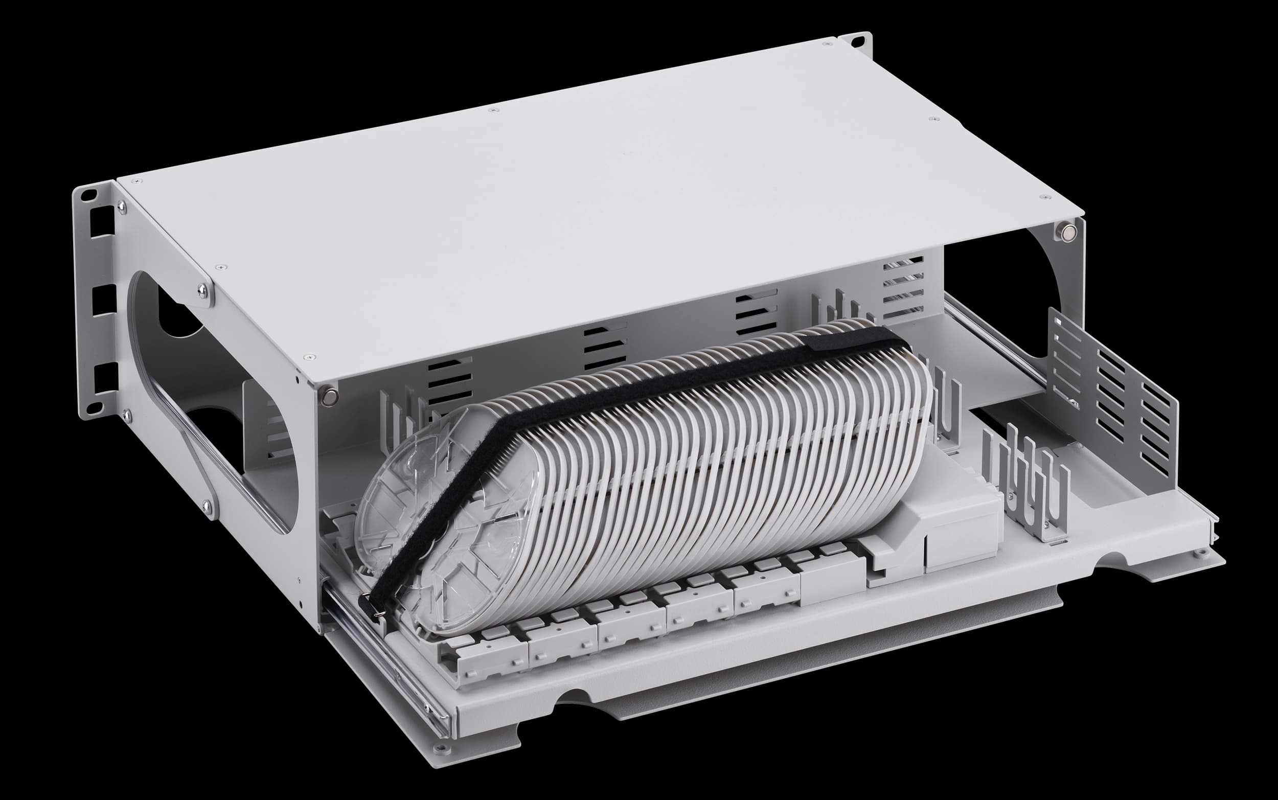 breitbandtechnik_spleiss-patchpanels_supra_3he_durchspleisspanel-rechts_160520-offen