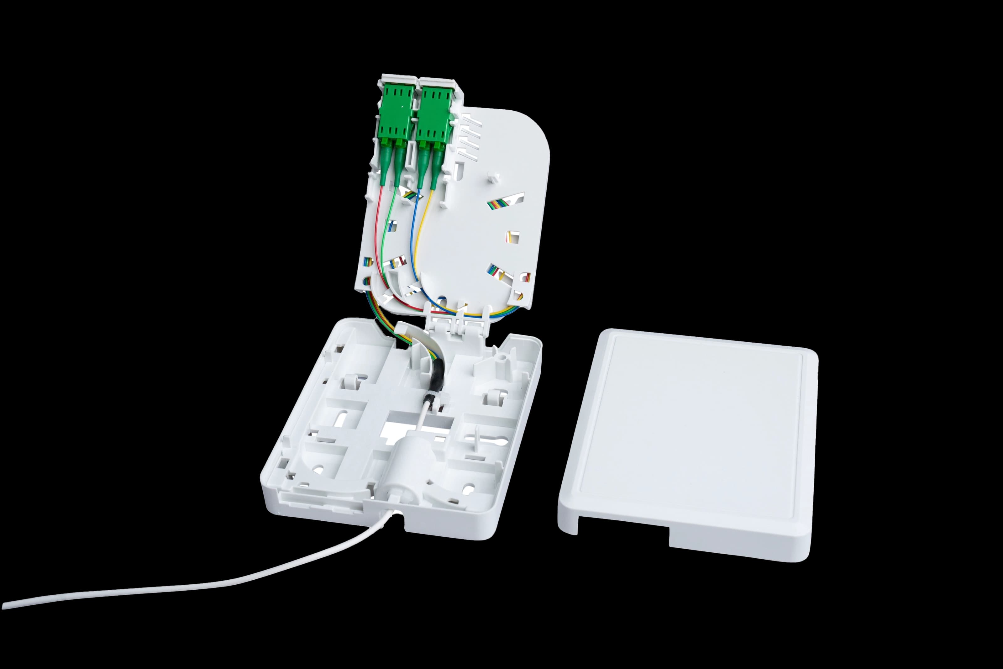 breitbandtechnik_glasfaser-abschlusspunkte_gf-ta-4f_vorkonfektioniert-mit-20m-kabel_b2ca-mit-4x-lp-apc_190531-aufgeklappt