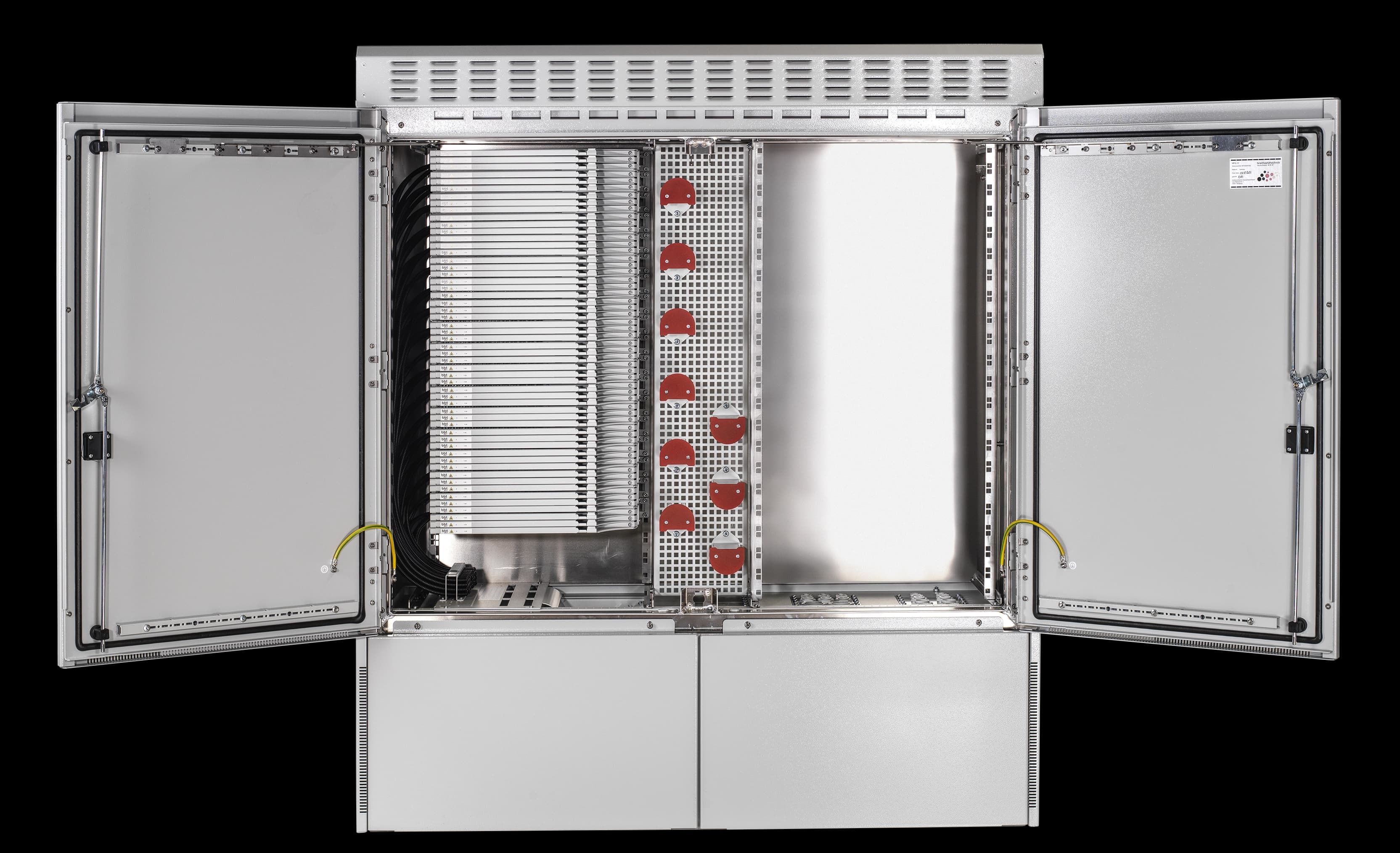 breitbandtechnik_multifunktionsgehaeuse_modular-x_mfg-12_alu_2x19_1xkms_1xv_140230_innenansicht-offen-v2