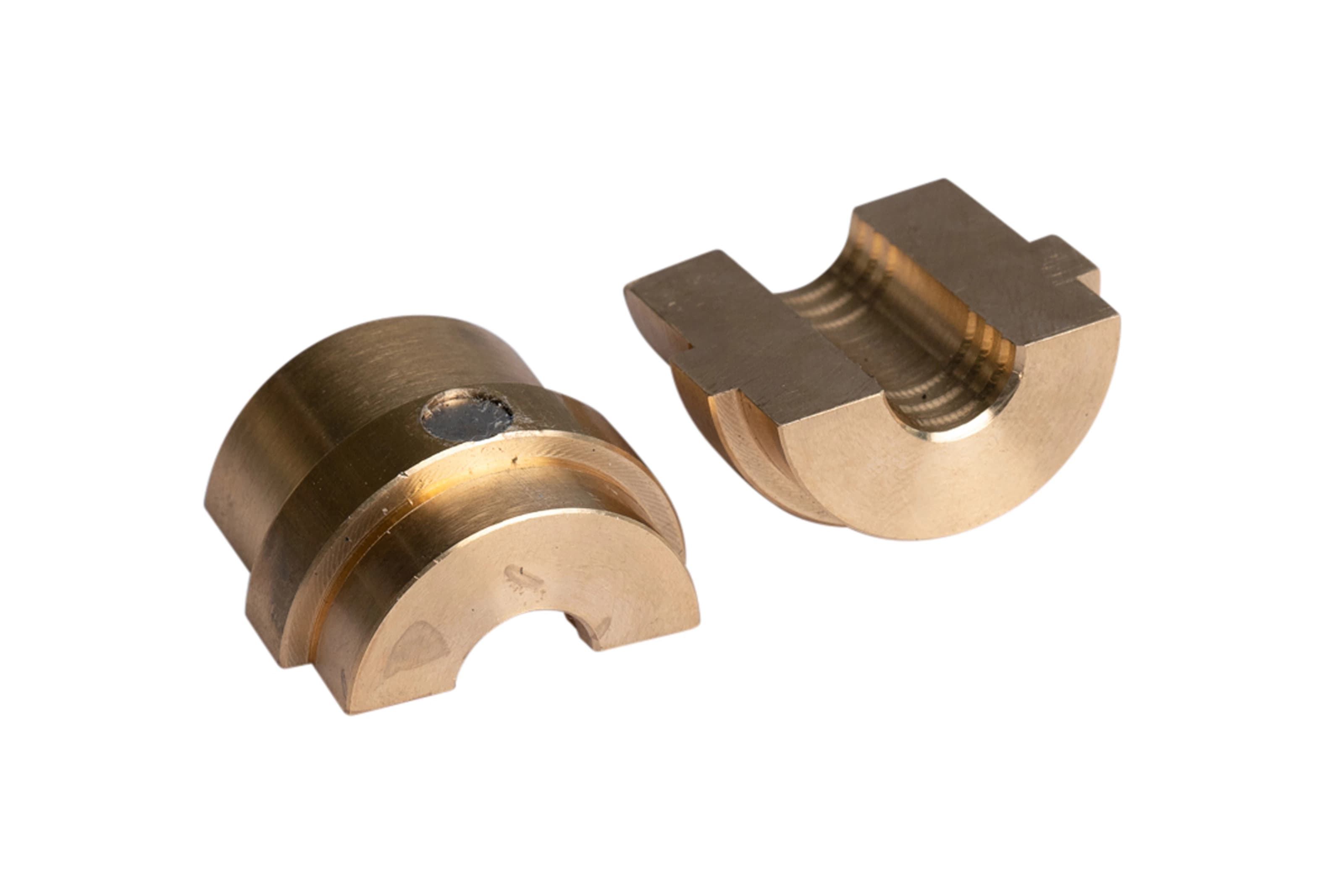 breitbandtechnik_airjet-einblasgeraete_airjet300_leerrohrklemmung_2-teilig_10mm_240921-v2