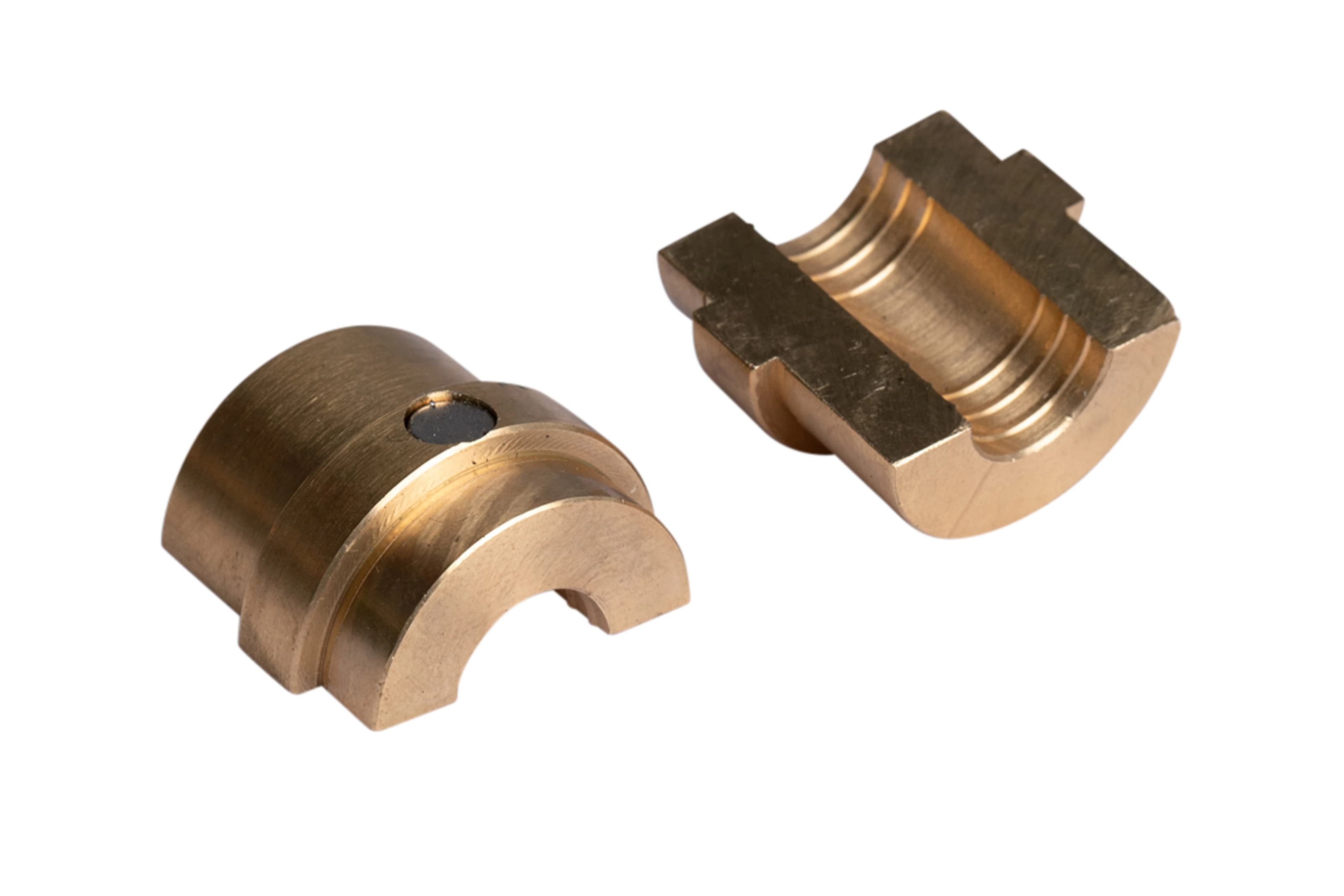 breitbandtechnik_airjet-einblasgeraete_airjet300_leerrohrklemmung_2-teilig_14mm_240923-v2